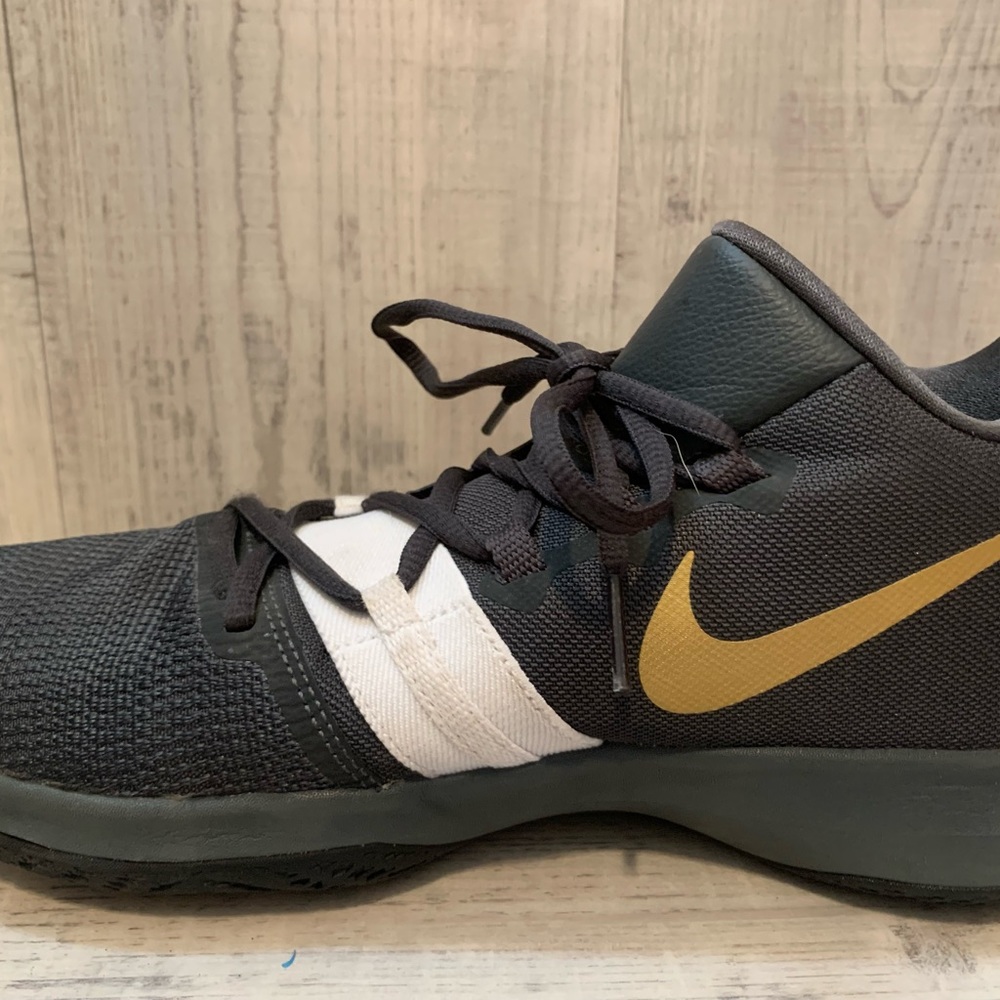 Nike Kyree Flytrap Size 8